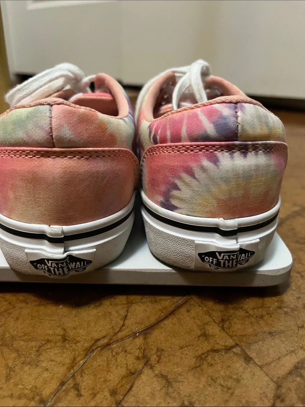 Vans Women’s Tie-Dye Pastel Lace-Up Sneakers Sz 5.0
